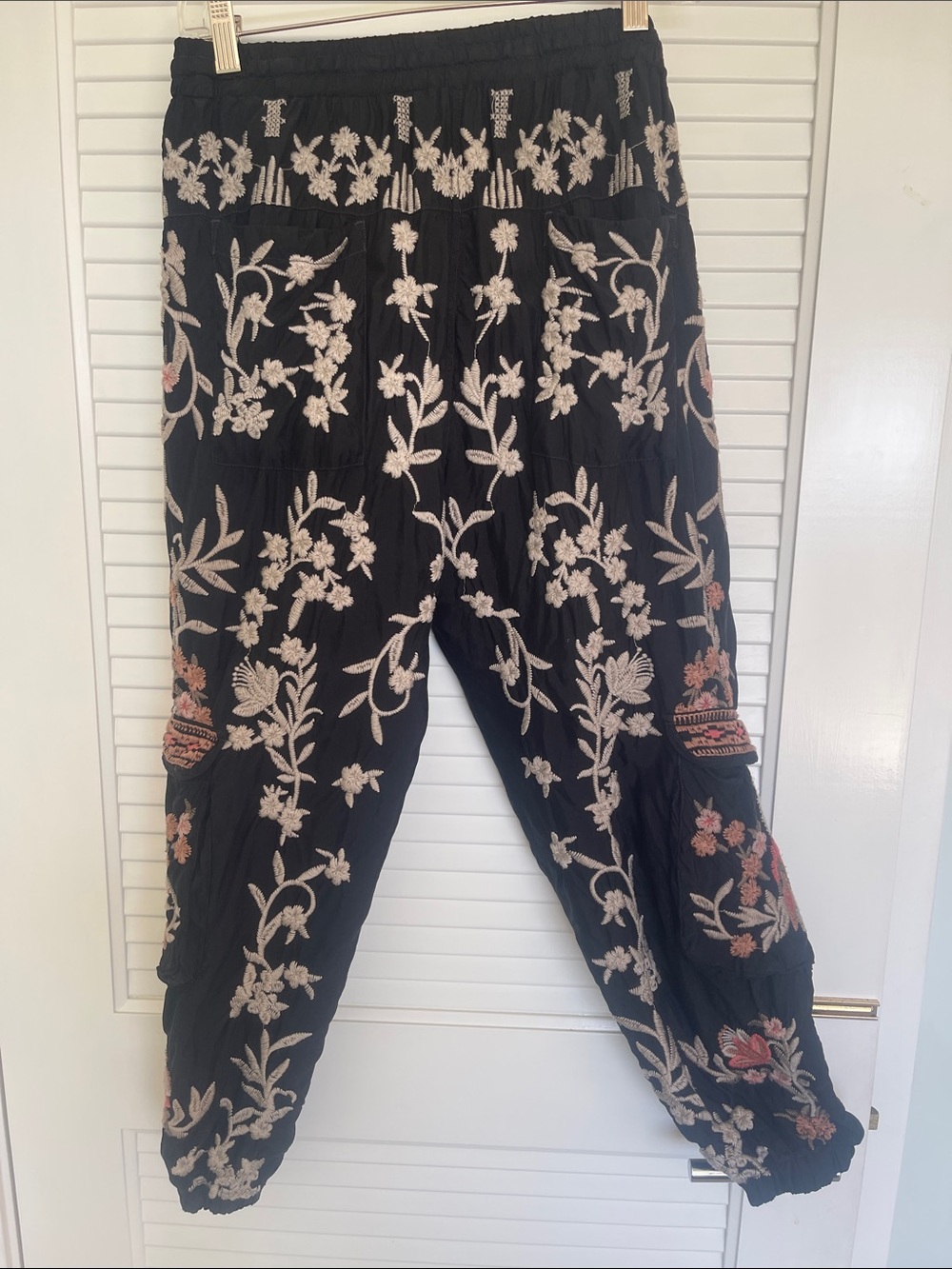 Johnny Was Black Cropped Embroidered Floral Ankle Pants - Picture 6 of 9